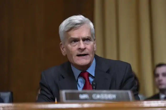 Thống đốc Louisiana thúc giục Trump ủng hộ đối thủ sơ bộ chống lại Thượng nghị sĩ Bill Cassidy