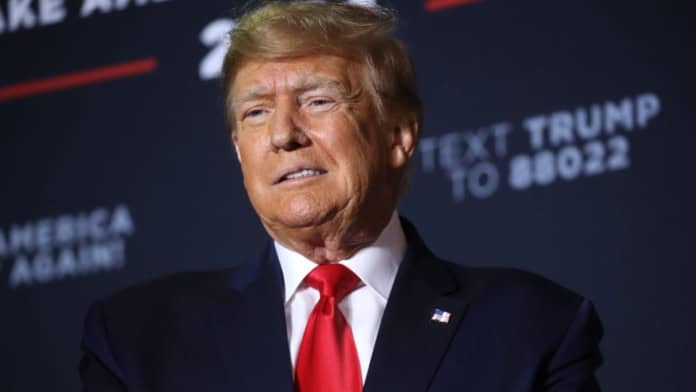 Trump Gây Bão Với Phát Ngôn Sai Lịch Sử Về Trudeau và Nga