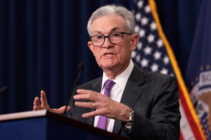 Trump gọi Chủ tịch Fed Jerome Powell là kẻ thua cuộc lớn, thị trường Mỹ chao đảo